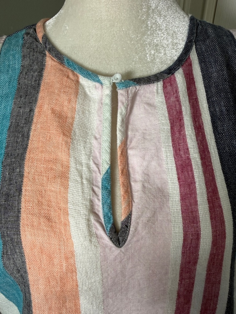 J.Crew 100% Linen Striped Top Flutter Sleeve Keyhole Neck Size 8 - Picture 3 of 8